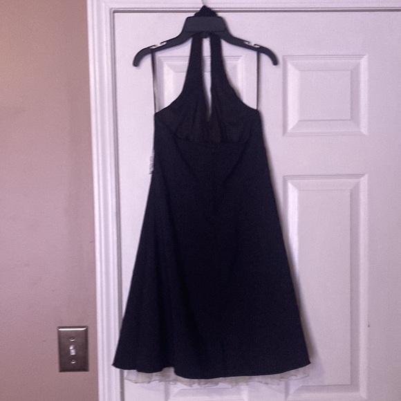 Adorable black dress with brioche - Picture 3 of 4